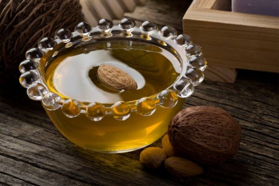 زيت اللوز